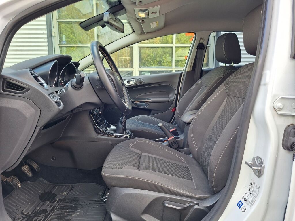Ford Fiesta 2016 Valkoinen