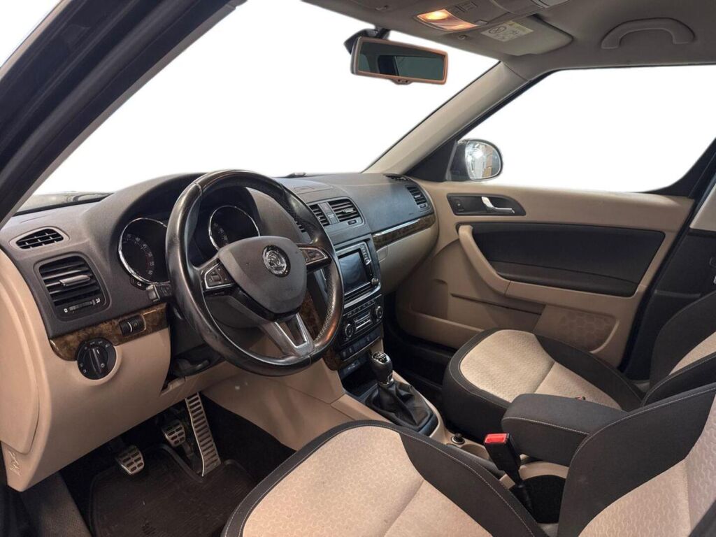 Skoda Yeti 2015 Musta