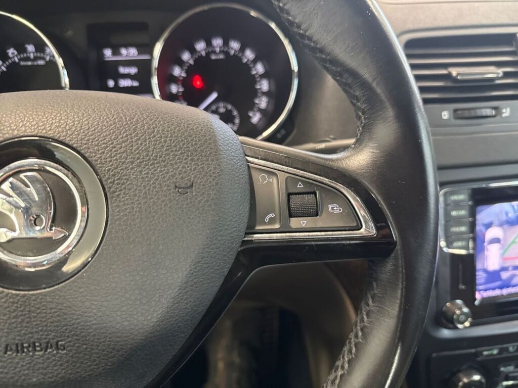 Skoda Yeti 2015 Musta