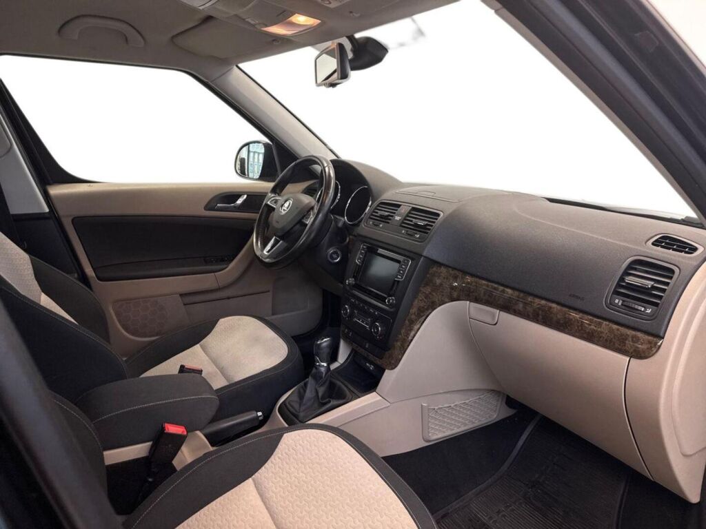Skoda Yeti 2015 Musta