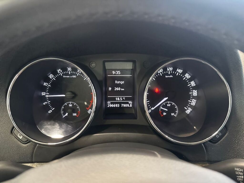 Skoda Yeti 2015 Musta