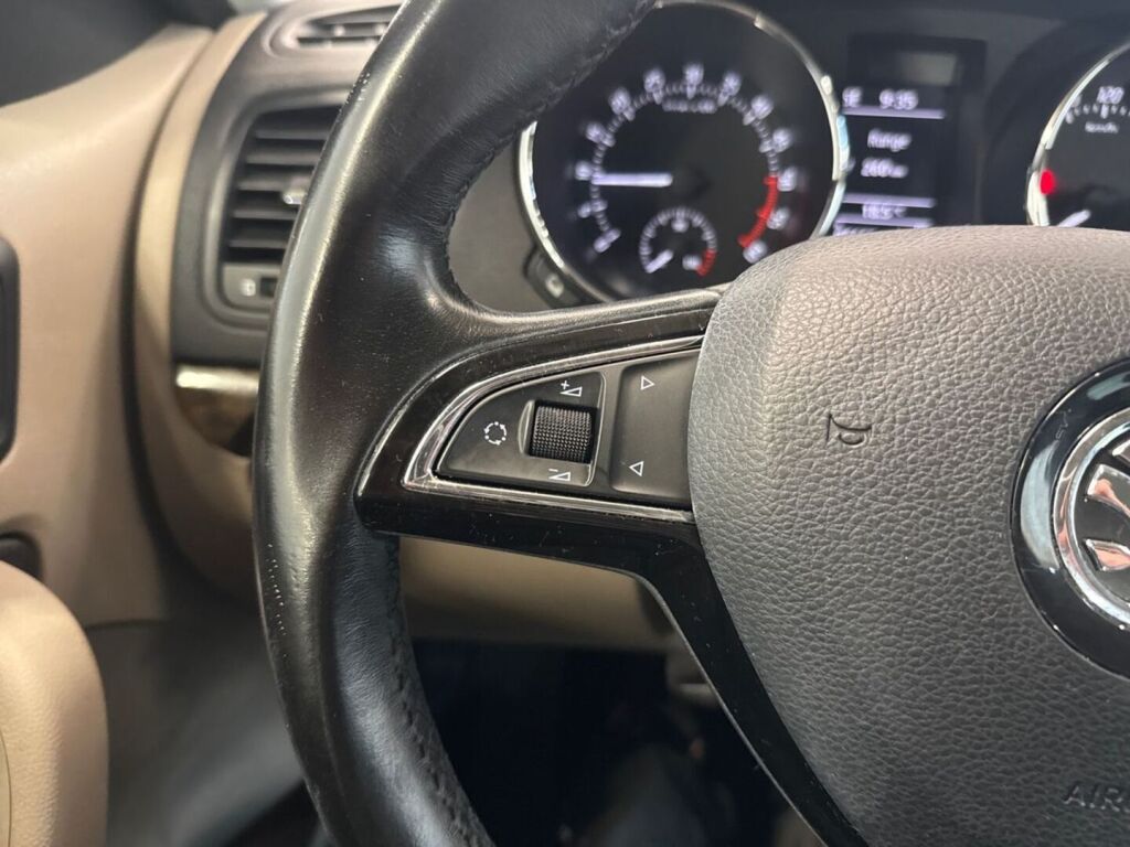 Skoda Yeti 2015 Musta