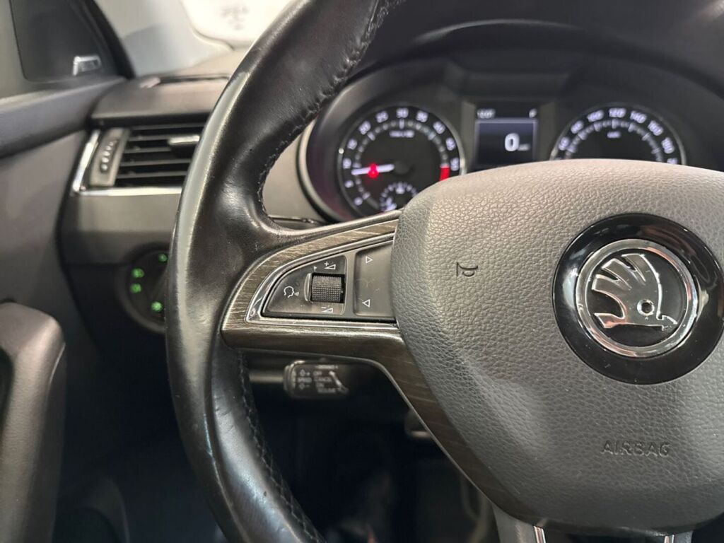 Skoda Octavia 2015 Valkoinen