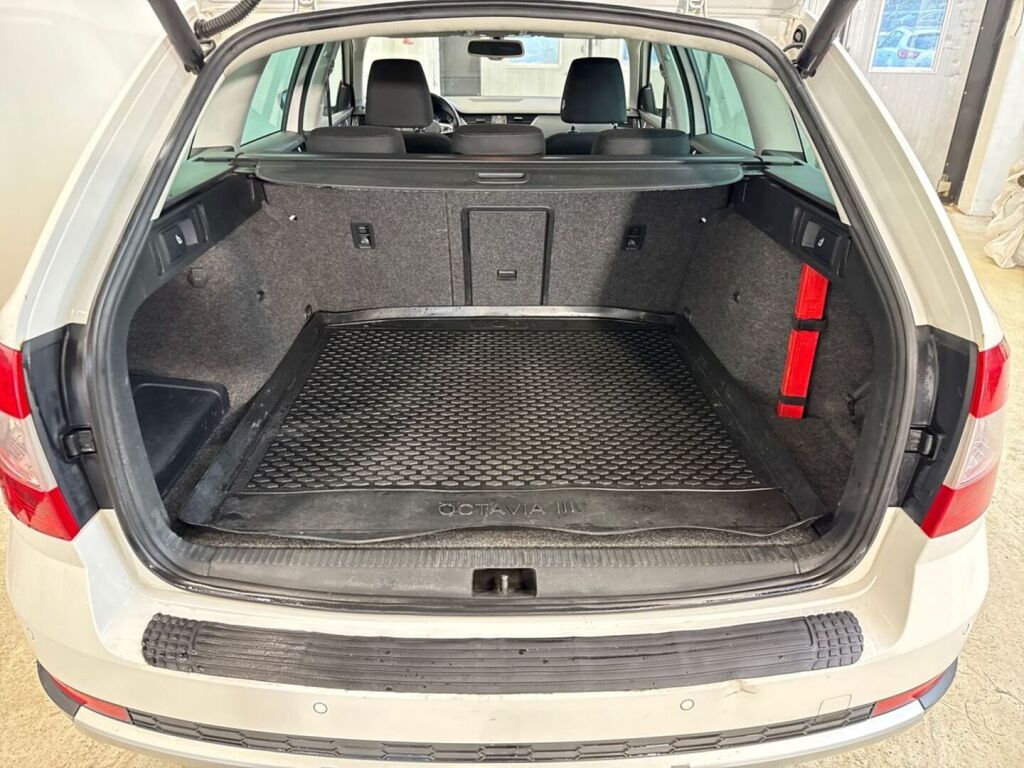 Skoda Octavia 2015 Valkoinen