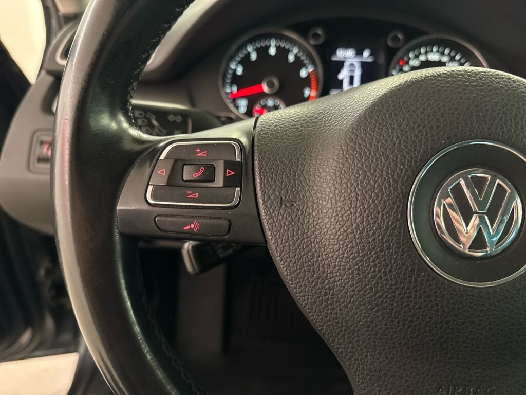 Volkswagen Passat 2012 Harmaa