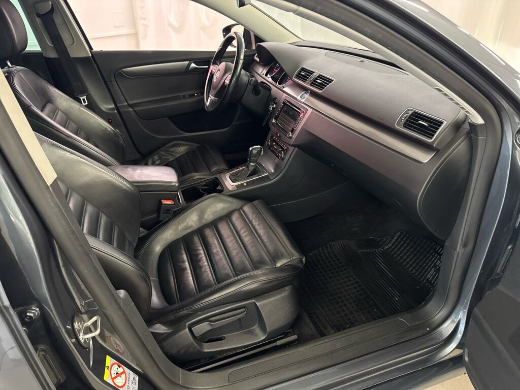 Volkswagen Passat 2012 Harmaa