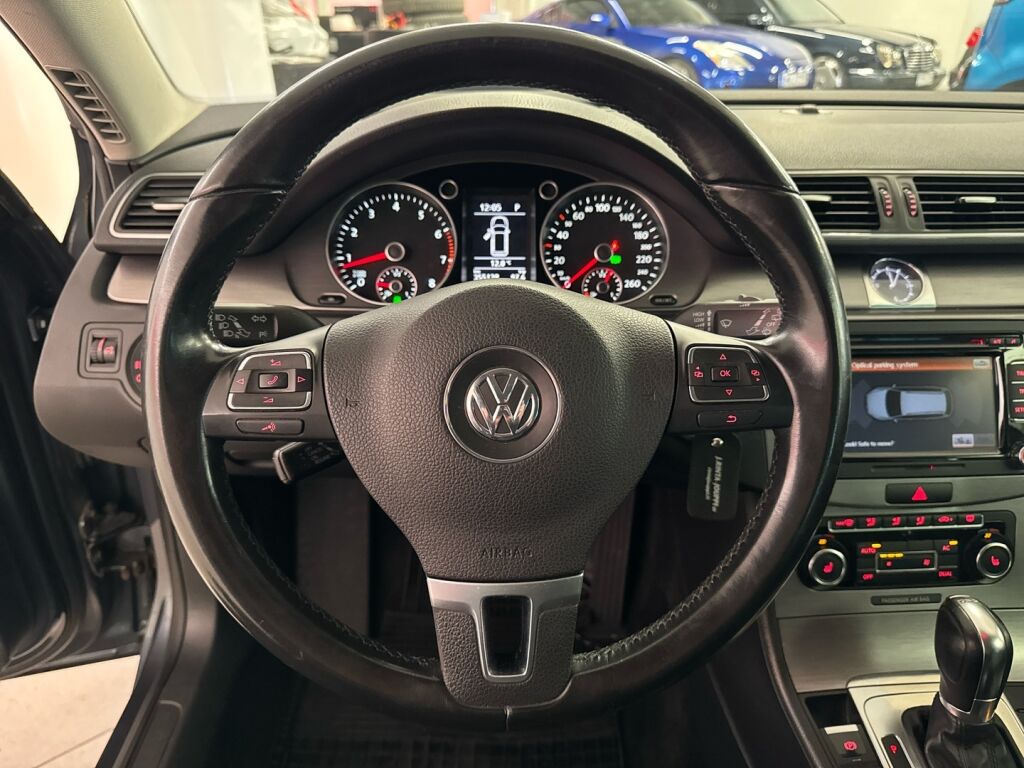 Volkswagen Passat 2012 Harmaa