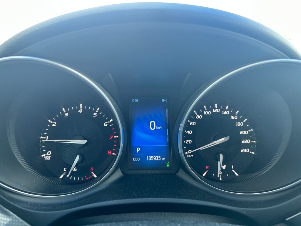 Toyota Avensis 2015 Harmaa
