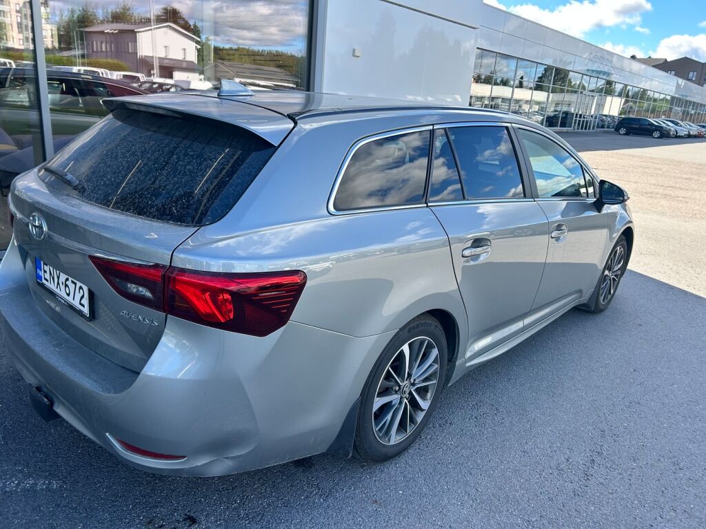 Toyota Avensis 2015 Harmaa