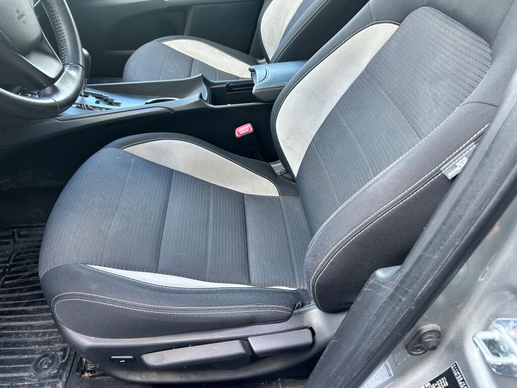 Toyota Avensis 2015 Harmaa
