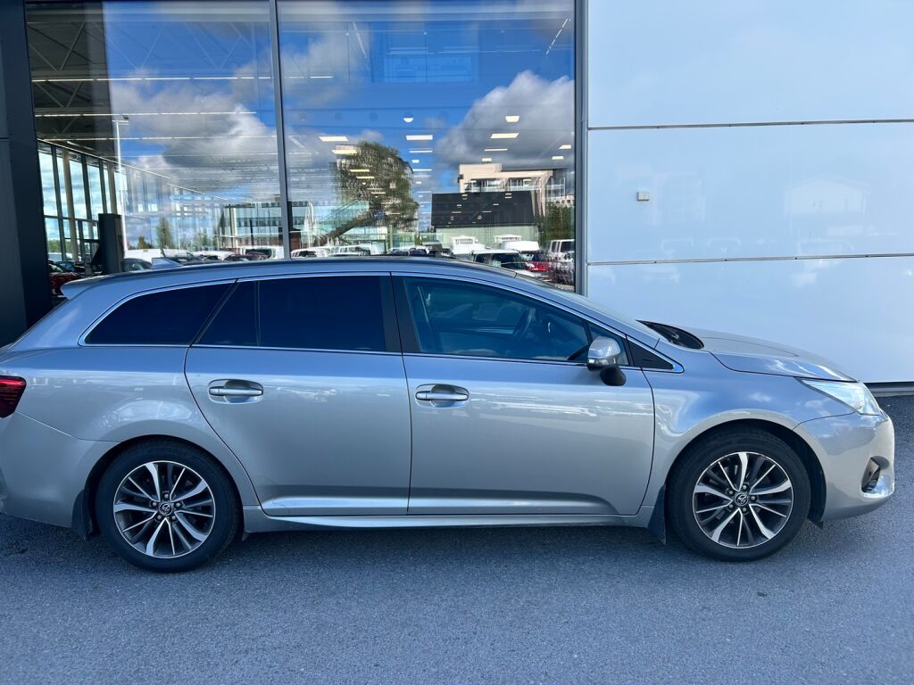 Toyota Avensis 2015 Harmaa
