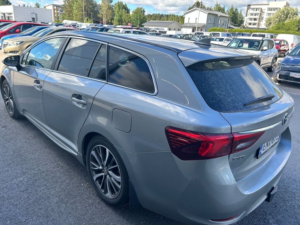 Toyota Avensis 2015 Harmaa