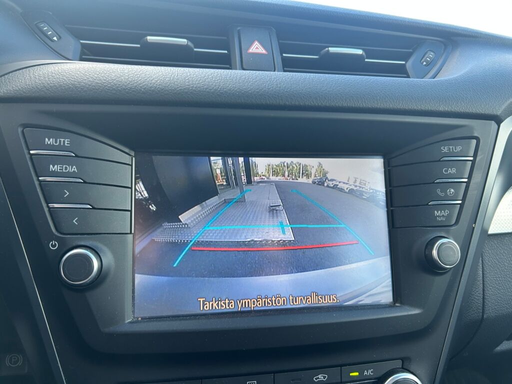 Toyota Avensis 2015 Harmaa