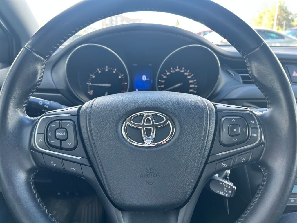 Toyota Avensis 2015 Harmaa