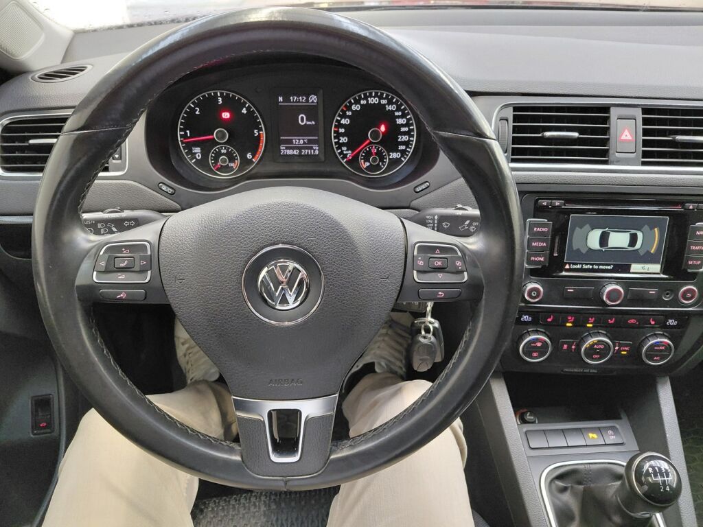 Volkswagen Jetta 2014 Ruskea (beige)