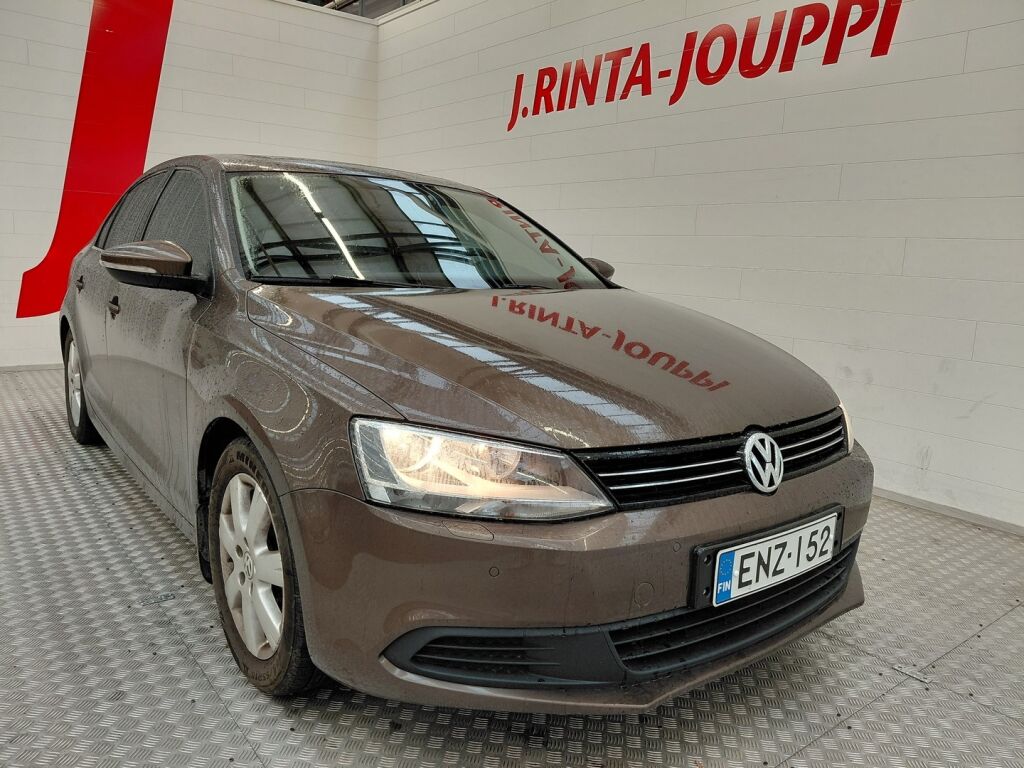 Volkswagen Jetta 2014 Ruskea (beige)