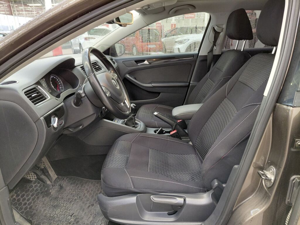 Volkswagen Jetta 2014 Ruskea (beige)