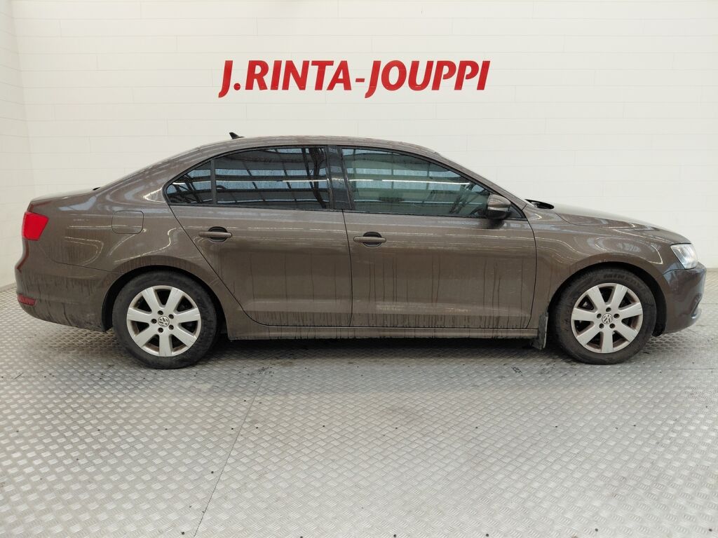 Volkswagen Jetta 2014 Ruskea (beige)