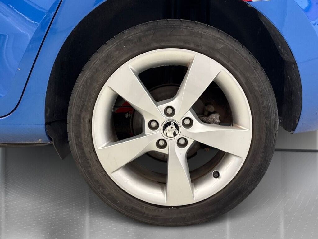 Skoda Rapid 2014 Sininen