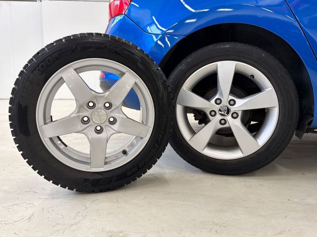 Skoda Rapid 2014 Sininen