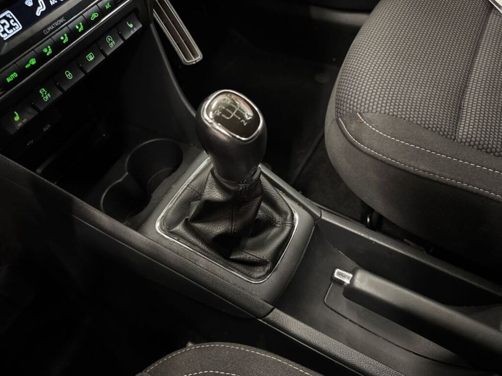 Skoda Rapid 2014 Sininen