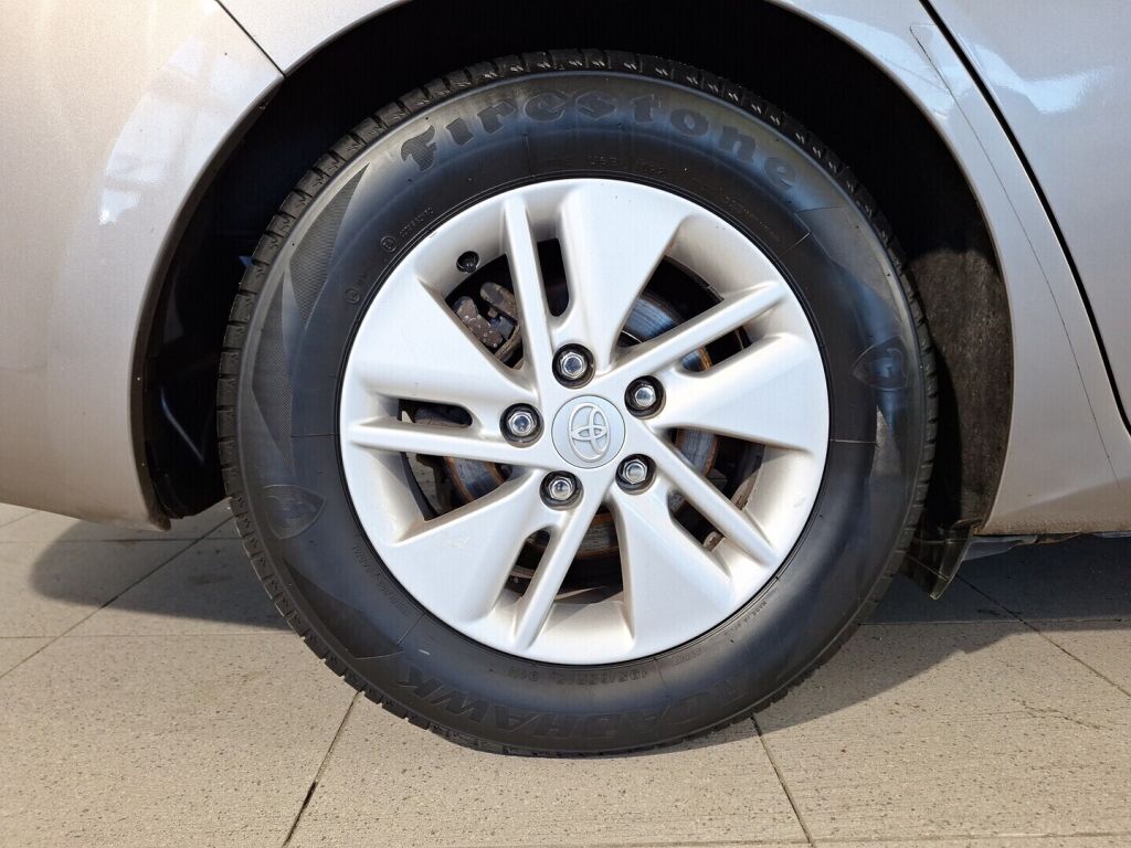 Toyota Auris 2014 Ruskea (beige)