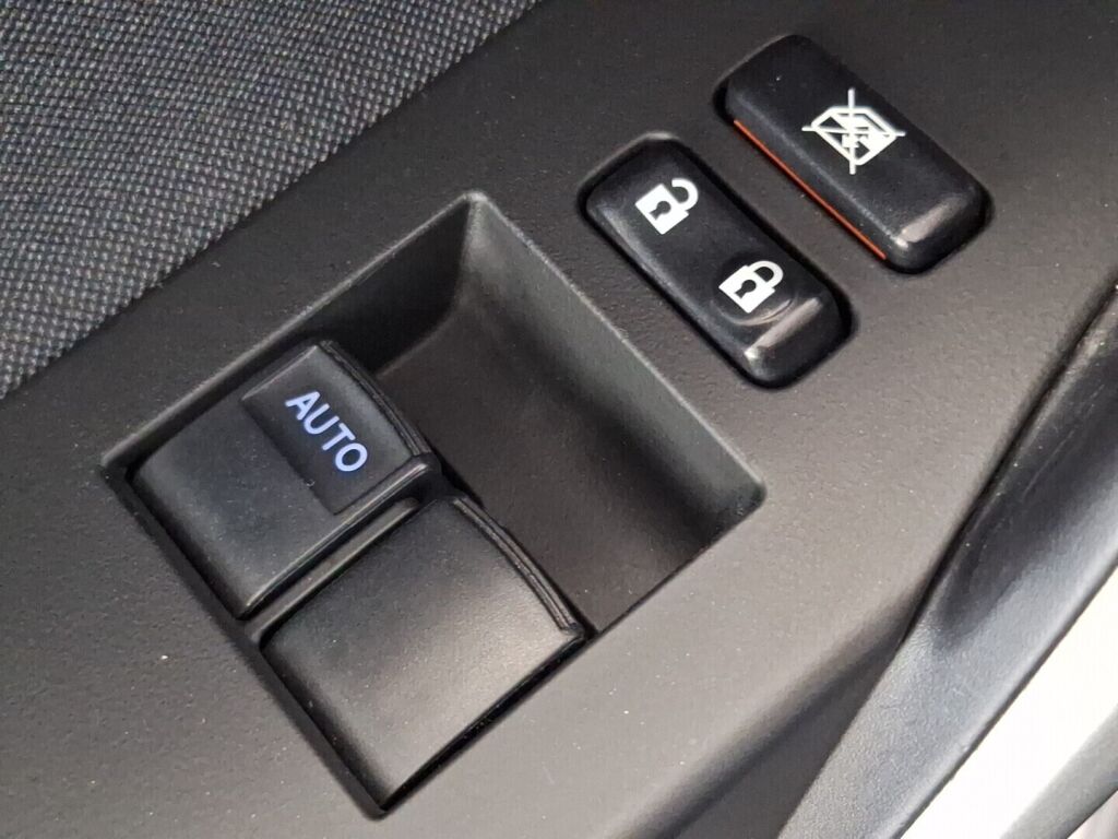 Toyota Auris 2014 Ruskea (beige)
