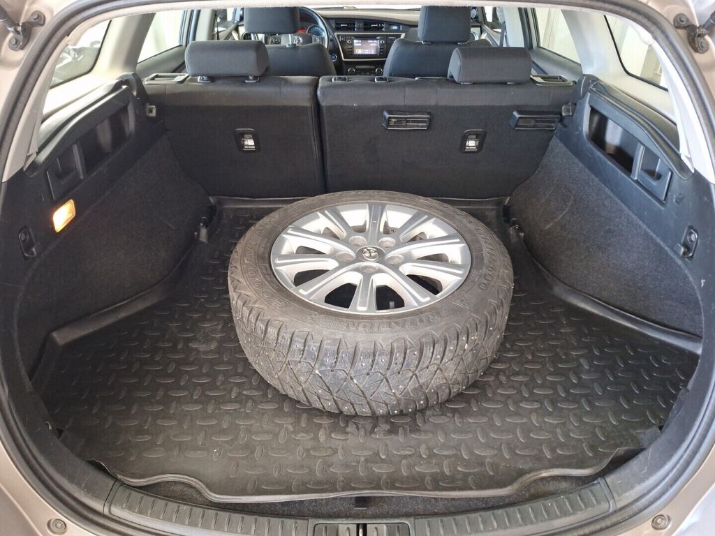 Toyota Auris 2014 Ruskea (beige)