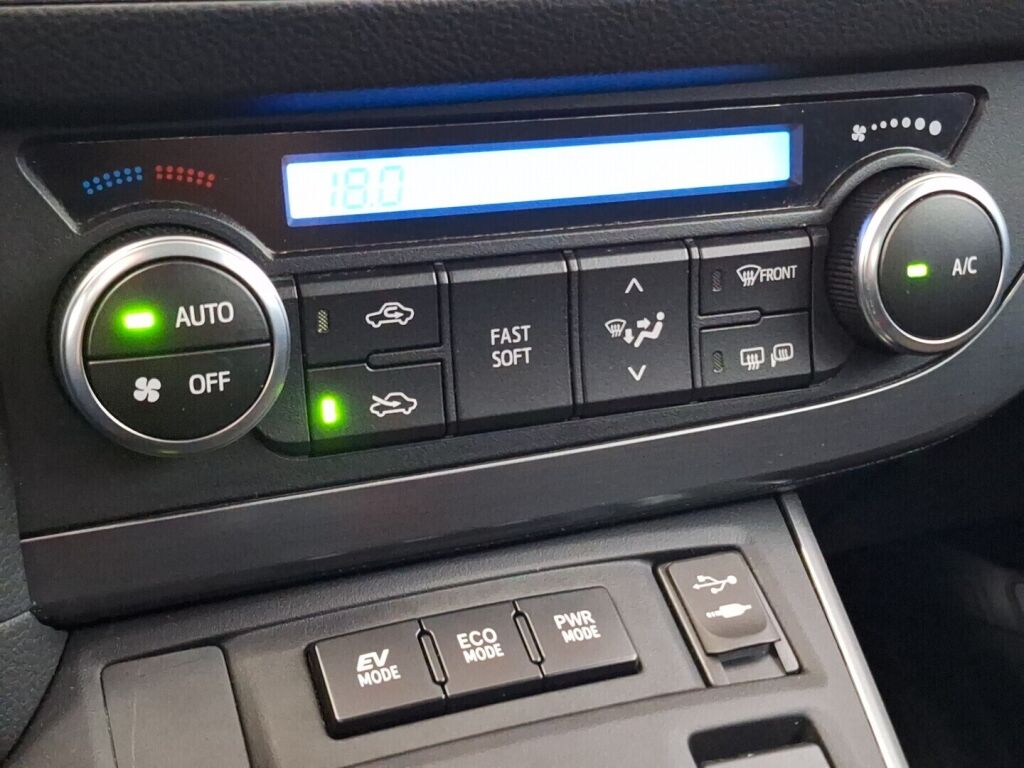 Toyota Auris 2014 Ruskea (beige)