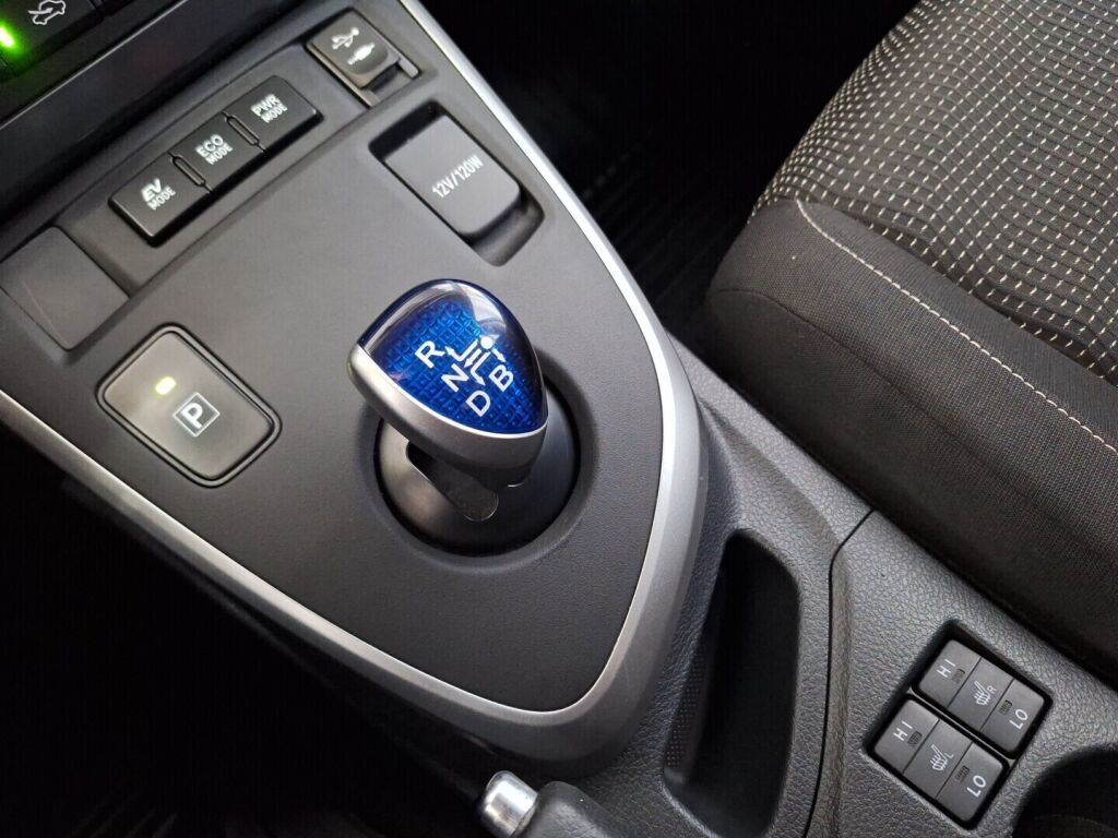 Toyota Auris 2014 Ruskea (beige)