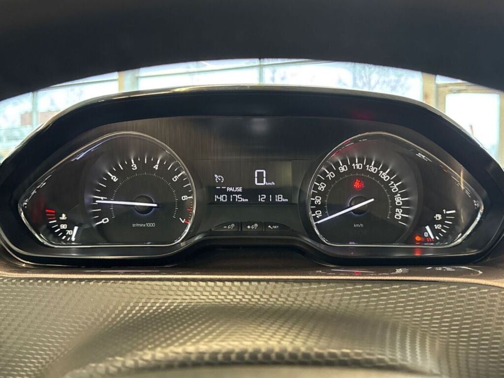 Peugeot 2008 2014 Valkoinen