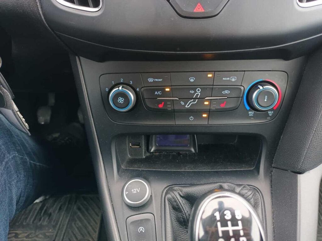 Ford Focus 2015 Sininen