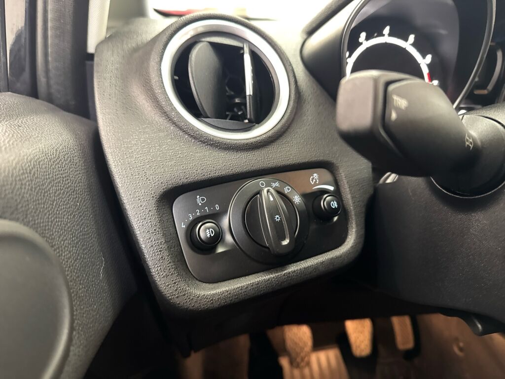 Ford Fiesta 2015 Musta