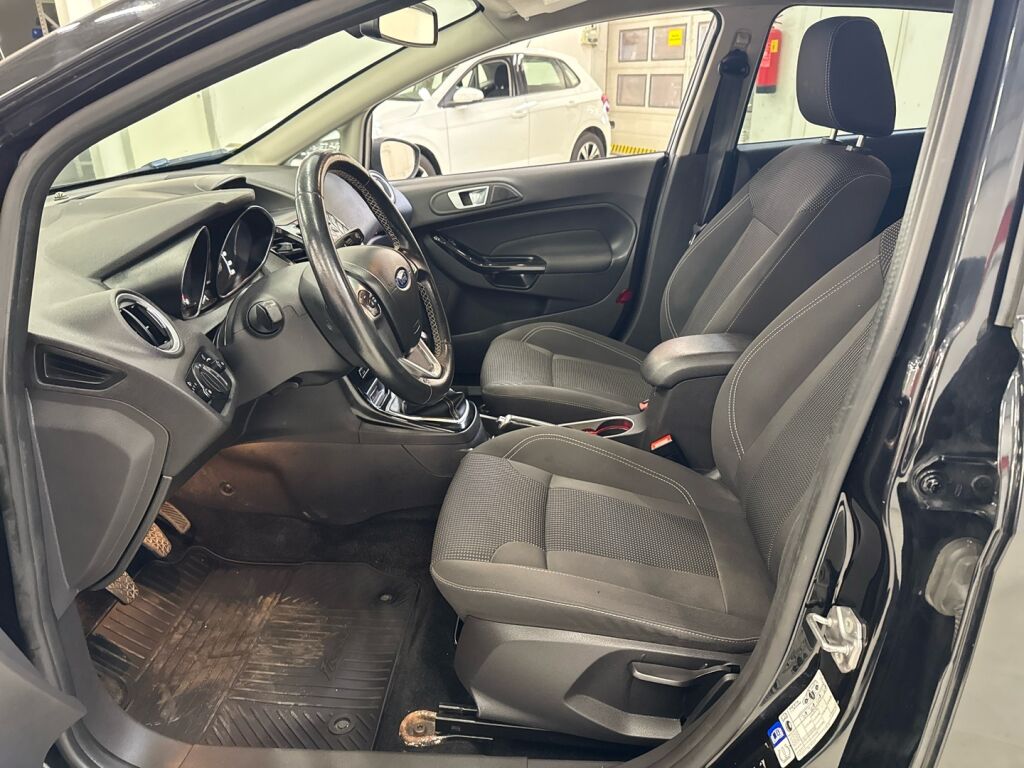 Ford Fiesta 2015 Musta