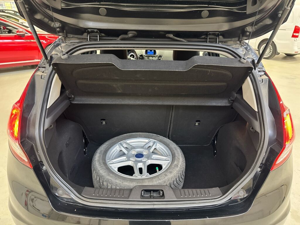 Ford Fiesta 2015 Musta