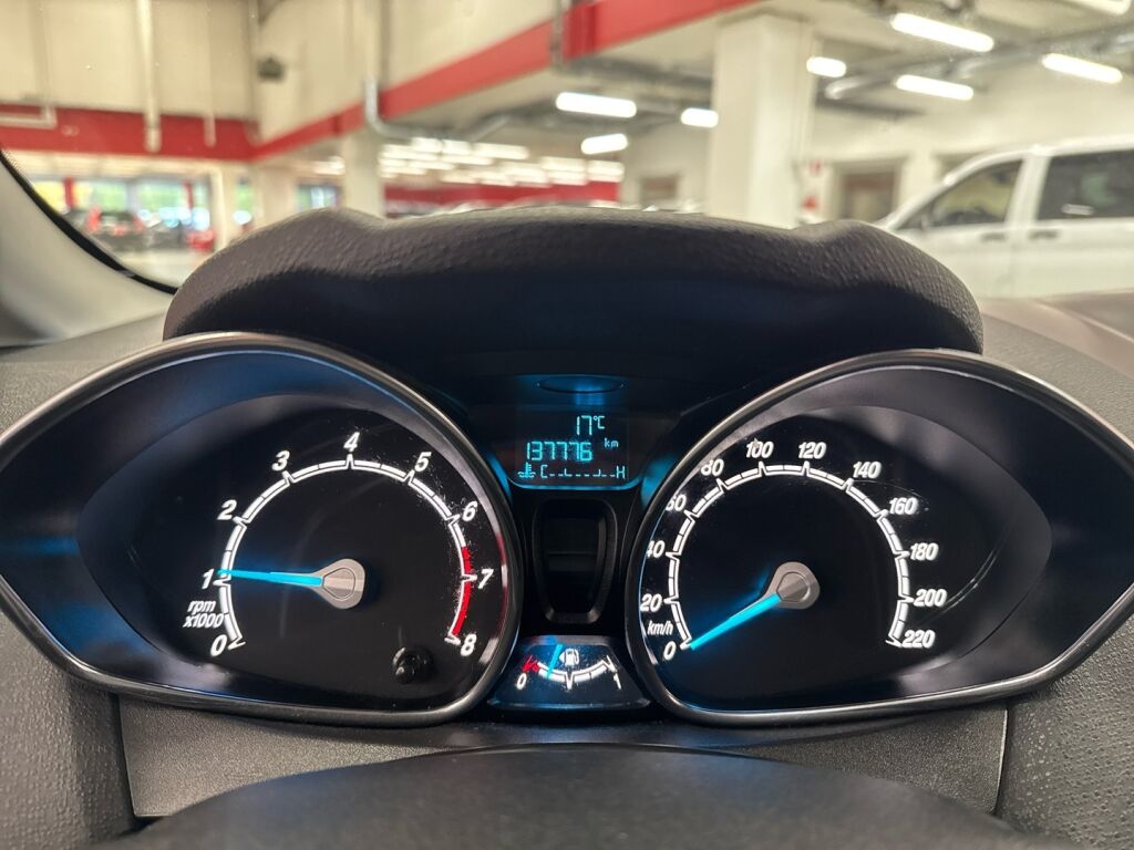 Ford Fiesta 2015 Musta