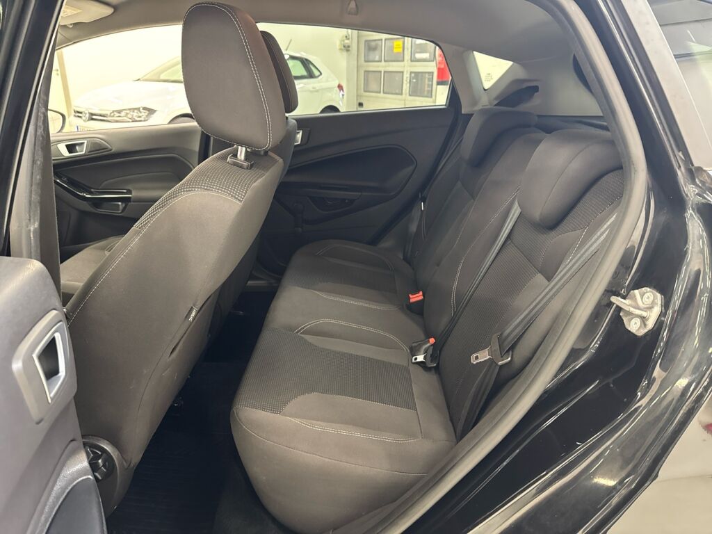 Ford Fiesta 2015 Musta