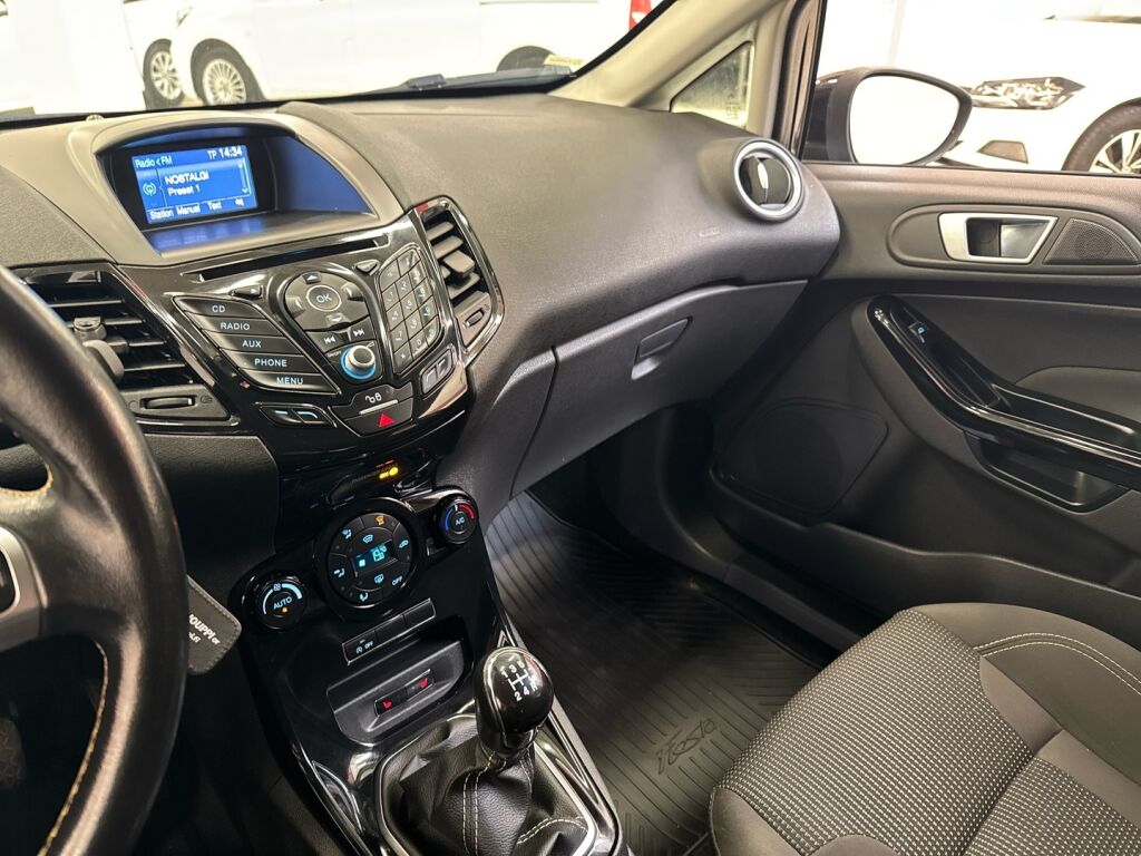Ford Fiesta 2015 Musta
