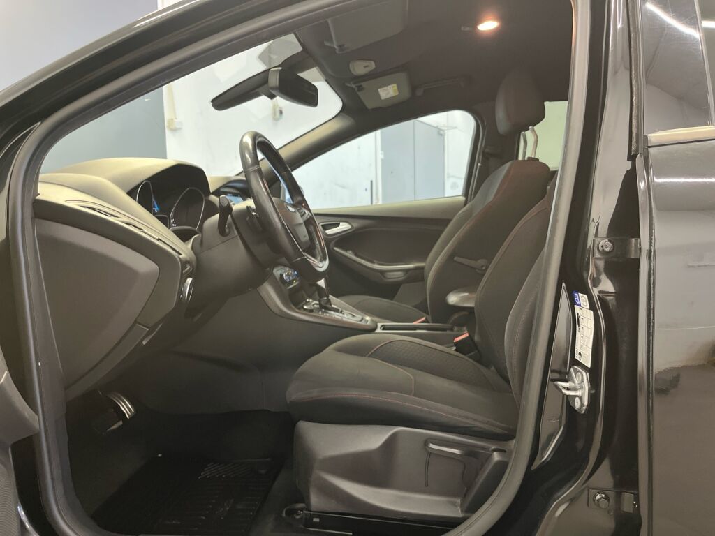Ford Focus 2017 Musta