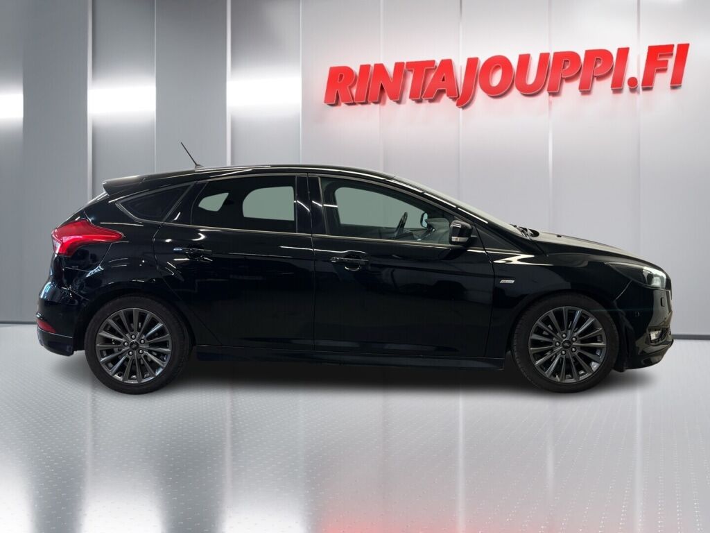 Ford Focus 2017 Musta