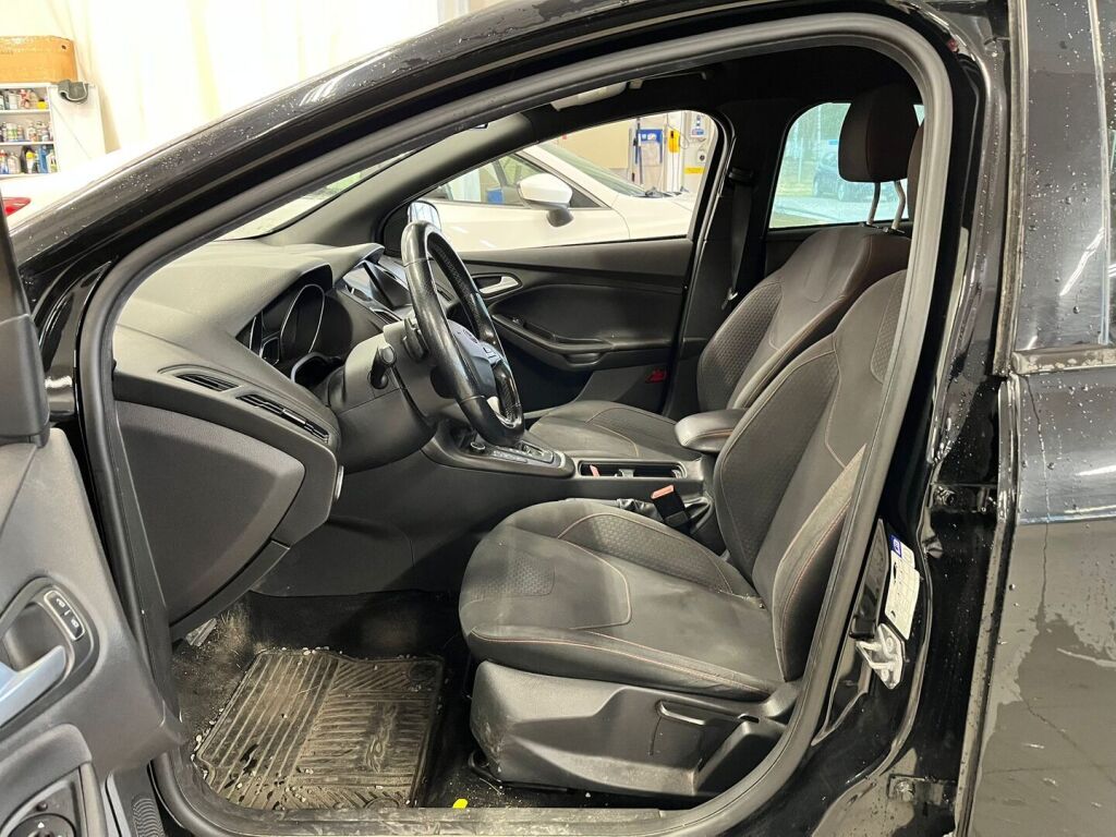 Ford Focus 2017 Musta