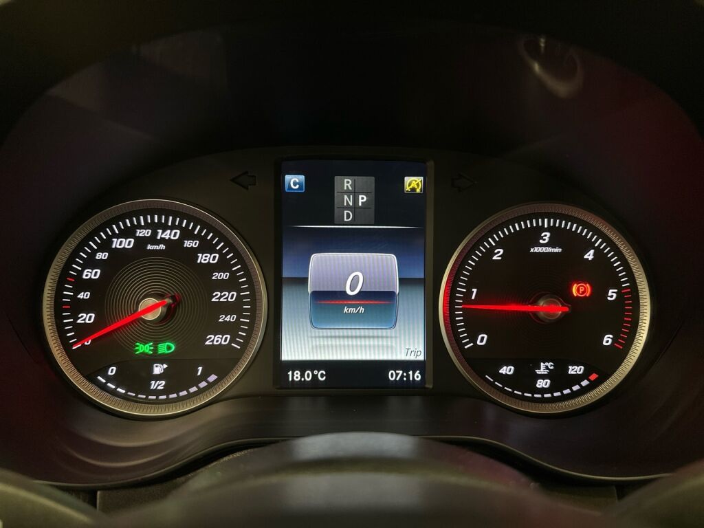 Mercedes-Benz C 2017 Musta