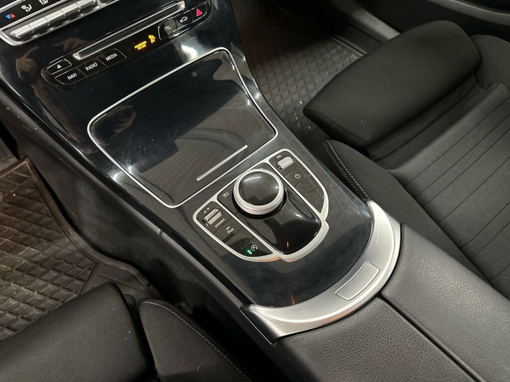 Mercedes-Benz C 2017 Musta