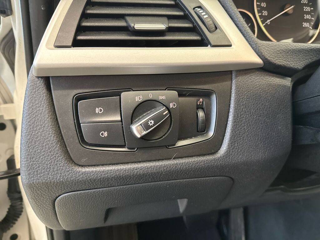 BMW 318 2017 Valkoinen