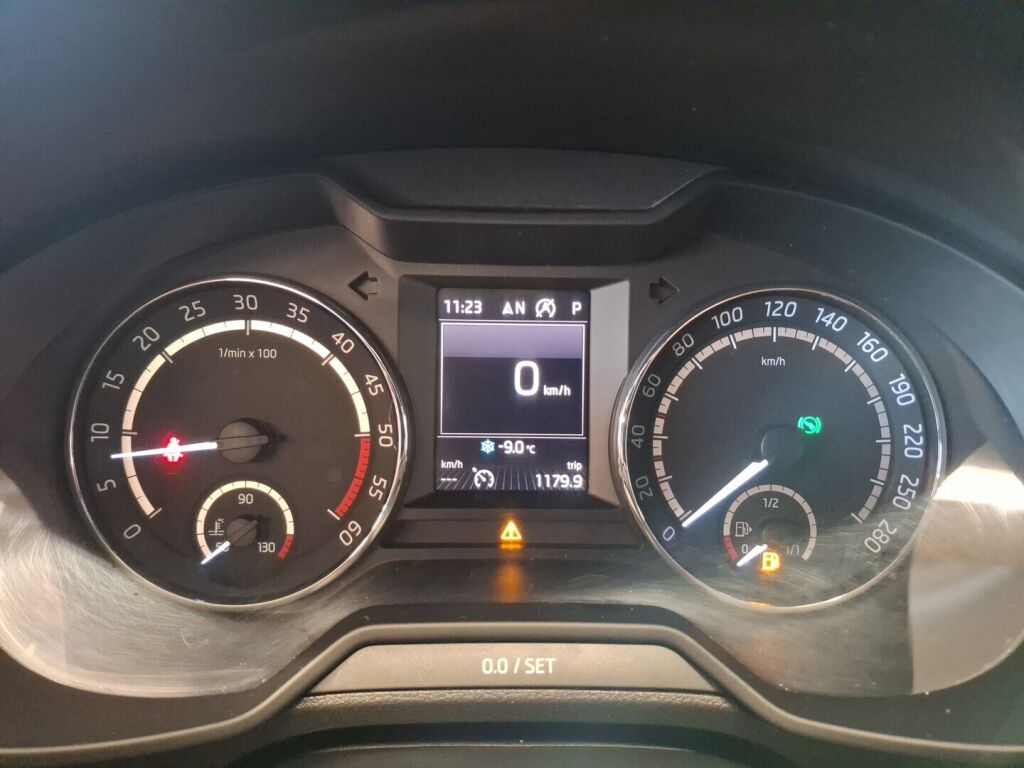 Skoda Octavia 2017 Musta