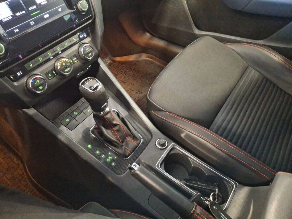 Skoda Octavia 2017 Musta