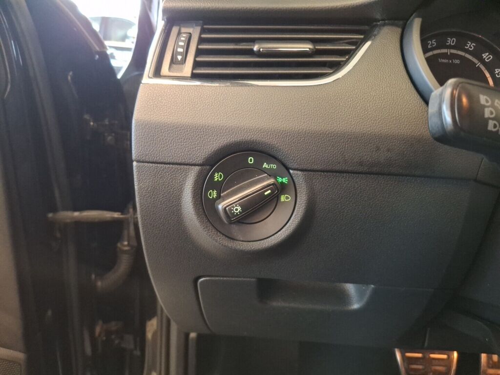 Skoda Octavia 2017 Musta