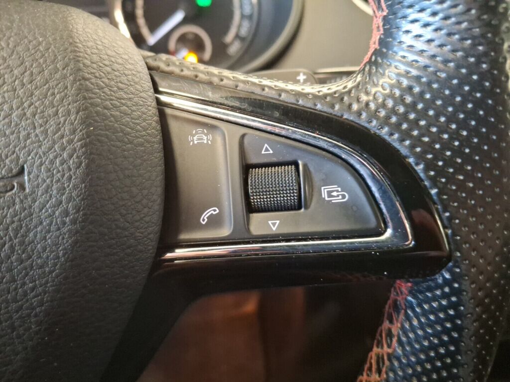 Skoda Octavia 2017 Musta