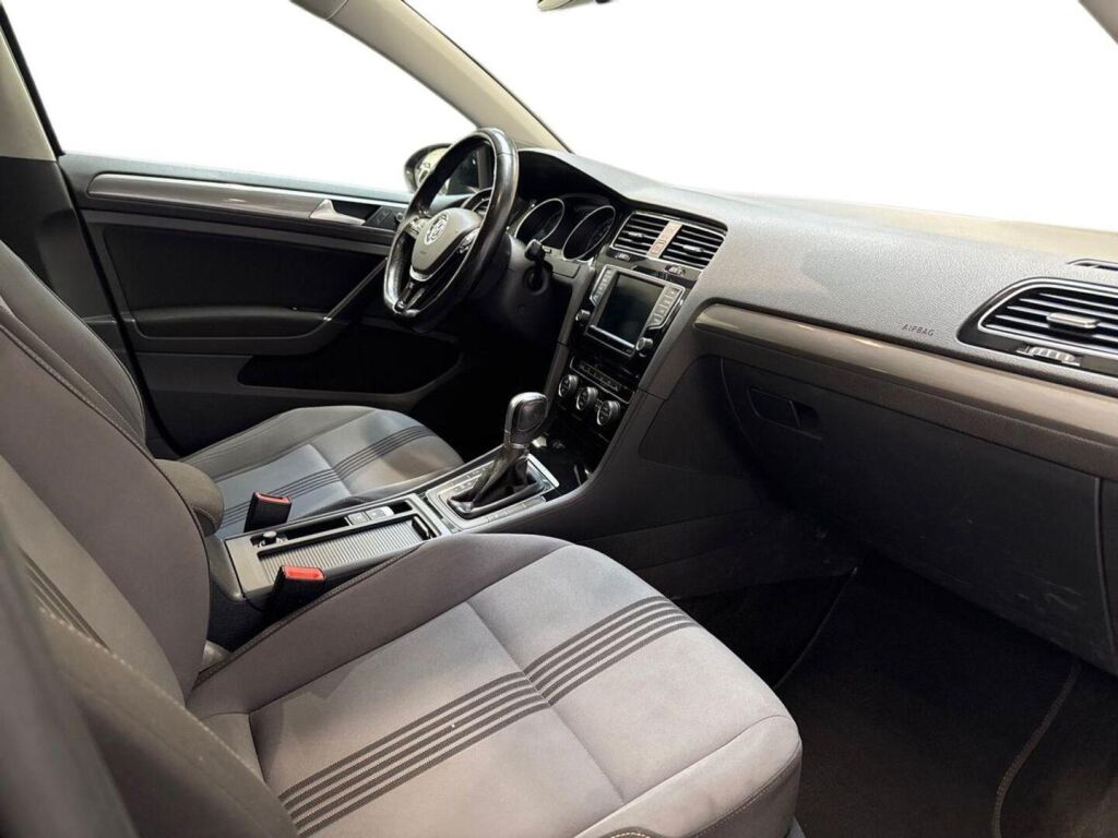 Volkswagen Golf 2017 Musta