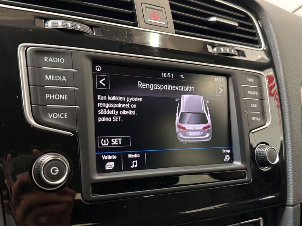 Volkswagen Golf 2017 Musta